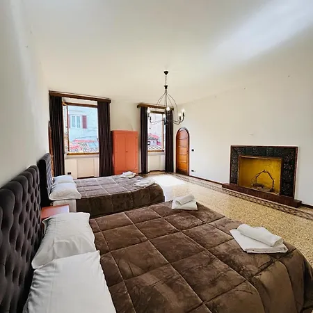 Albizi Bnb Bed and breakfast